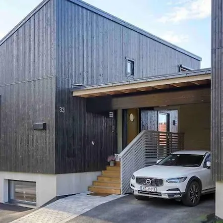 Moderne Hus Med Flotte Utemuligheter Og Parkering Lillehammer