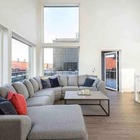 Moderne Hus Med Flotte Utemuligheter Og Parkering Villa *