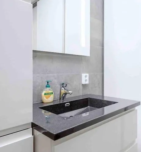 Moderne Hus Med Flotte Utemuligheter Og Parkering Vila