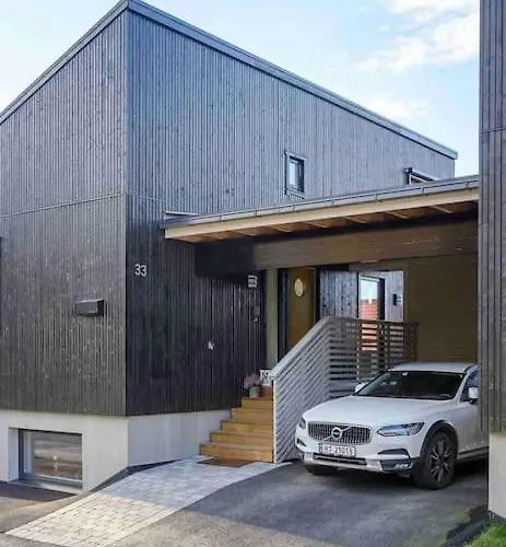 Moderne Hus Med Flotte Utemuligheter Og Parkering Λιλεχάμερ