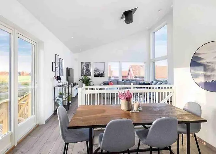 Vila Moderne Hus Med Flotte Utemuligheter Og Parkering *
