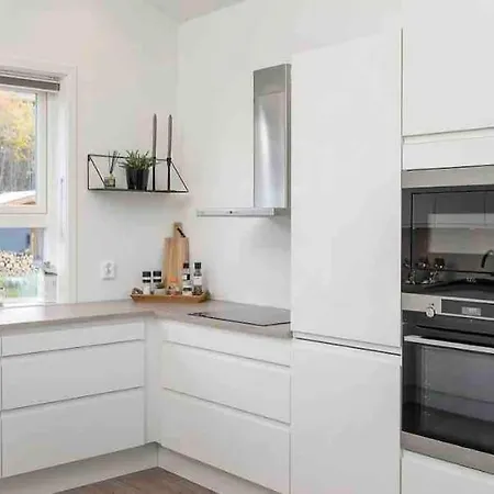 Moderne Hus Med Flotte Utemuligheter Og Parkering 릴레함메르
