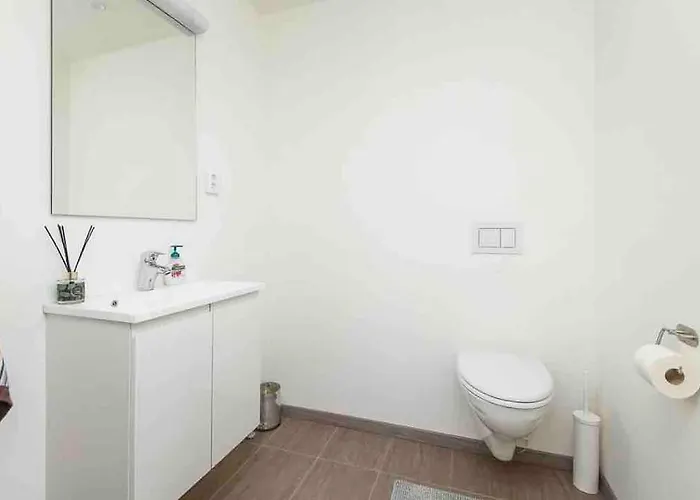 Moderne Hus Med Flotte Utemuligheter Og Parkering 别墅 利勒哈默尔