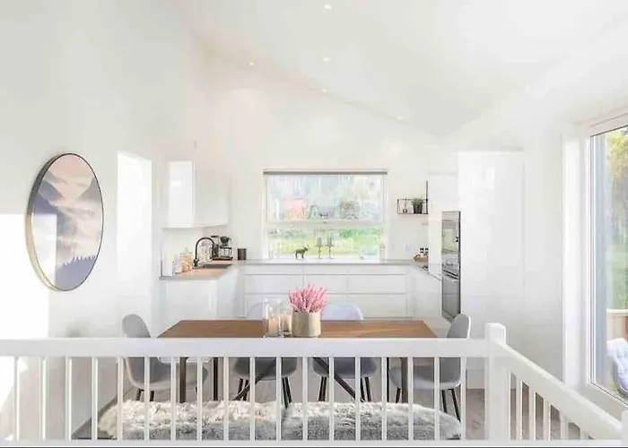 别墅 Moderne Hus Med Flotte Utemuligheter Og Parkering *