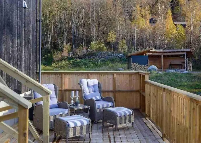 Moderne Hus Med Flotte Utemuligheter Og Parkering